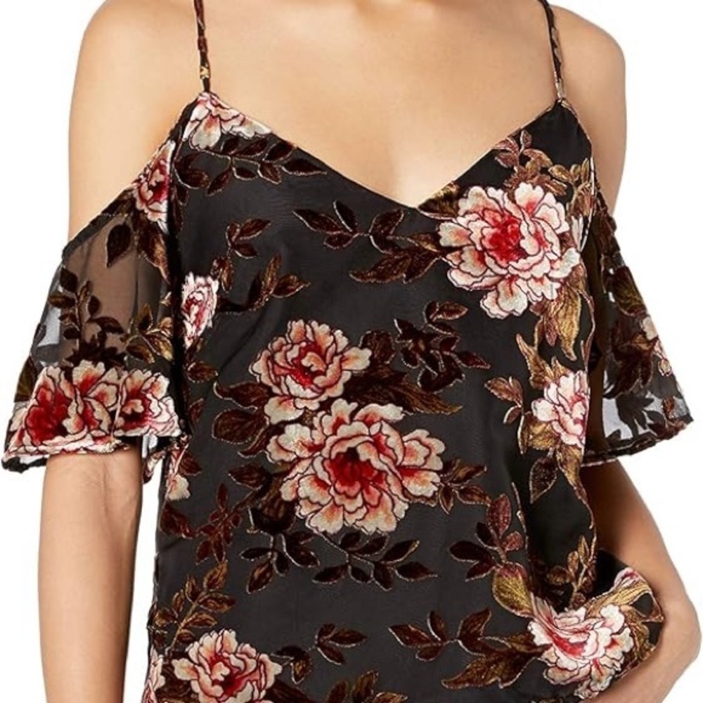 NWT Jovelyn Top in Black Cupcakes & Cashmere Cold Shoulder Velvet Sz M
